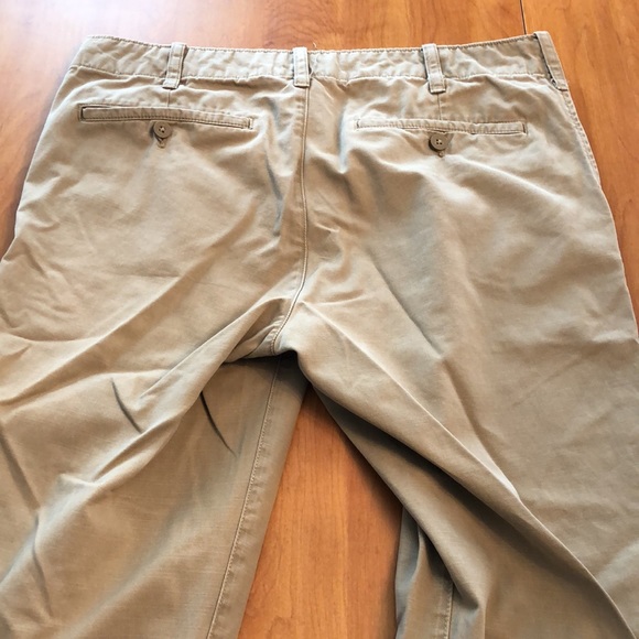 32/32 GAP Khakis - Picture 3 of 4